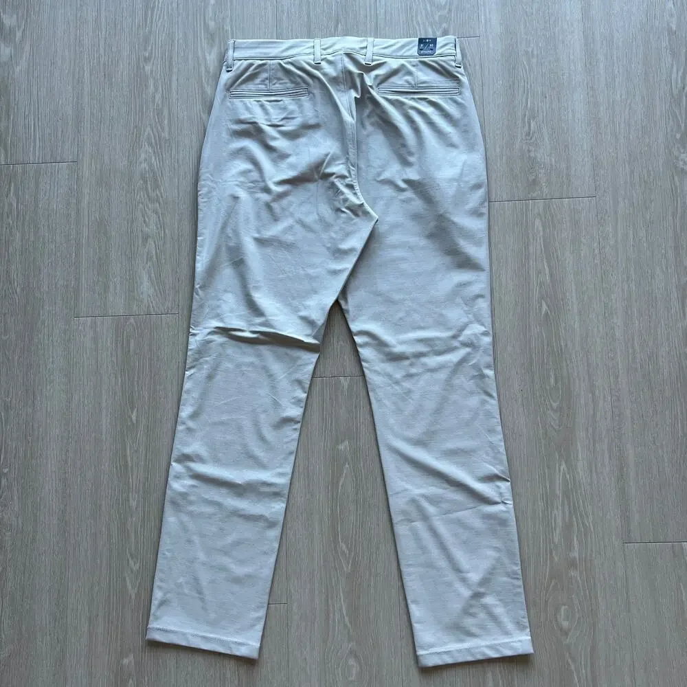 J Crew 1040 Athletic Tapered Fit Tech Pants Mens 31 W 30 L Ashen Taupe